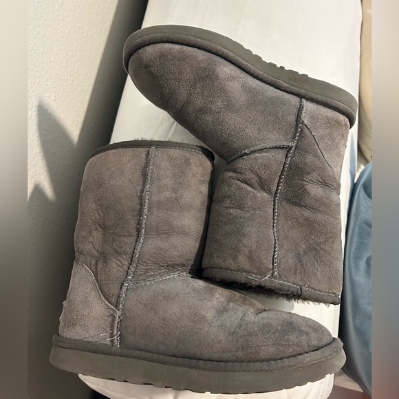 UGG Australia Classic Short II Boots - Picture 9 of 9